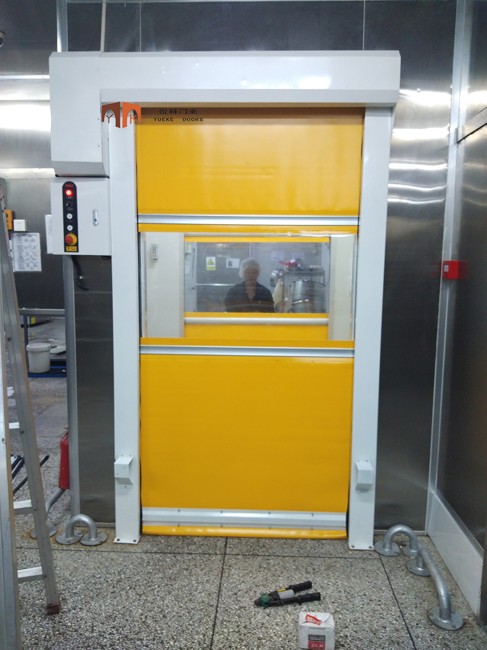 使用快速卷簾門（mén）的節能原理